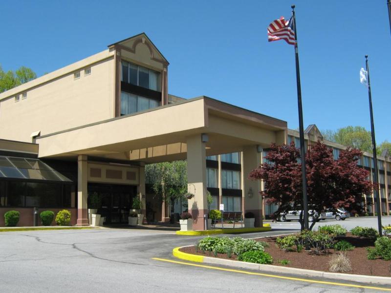 Comfort Inn & Suites Danbury-Bethel Exterior photo
